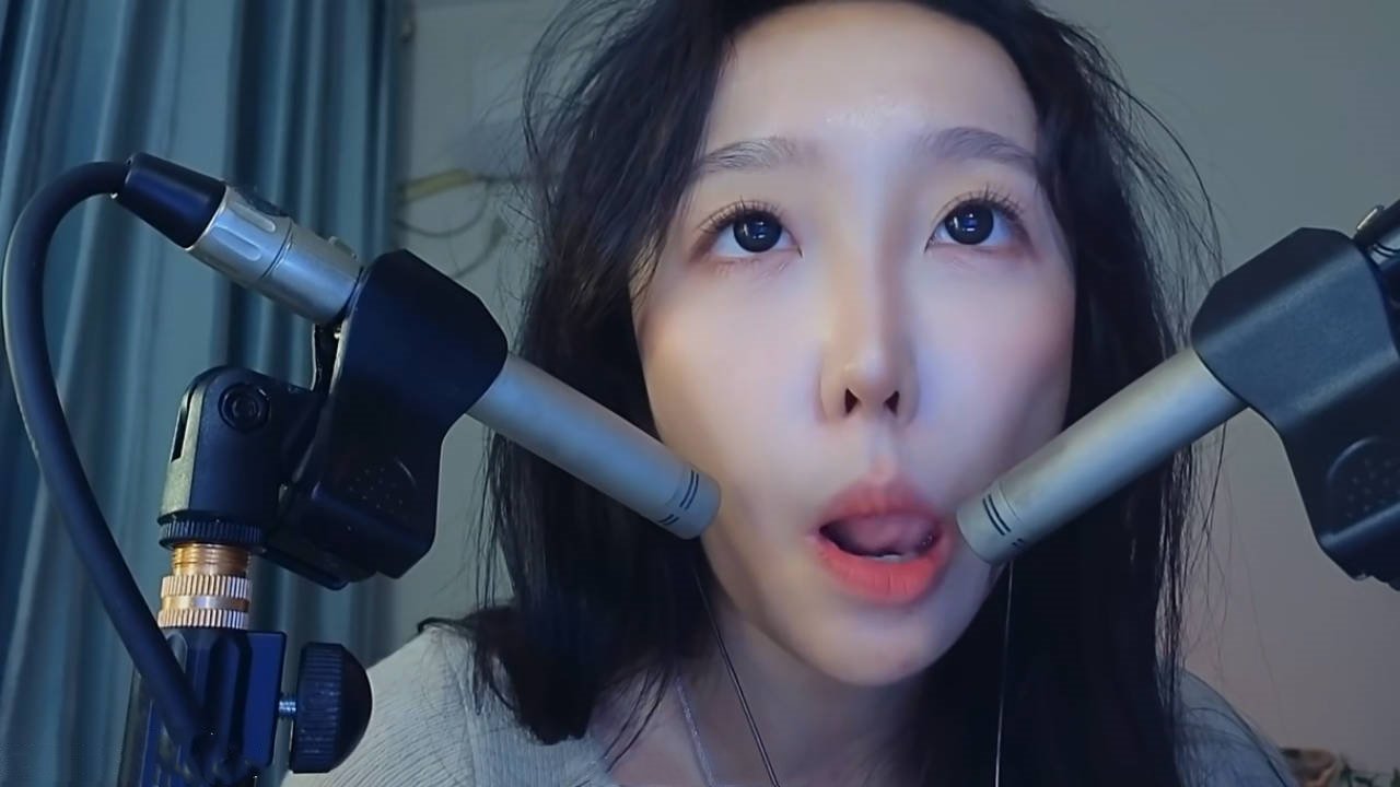 美女玩舌口腔音哄睡