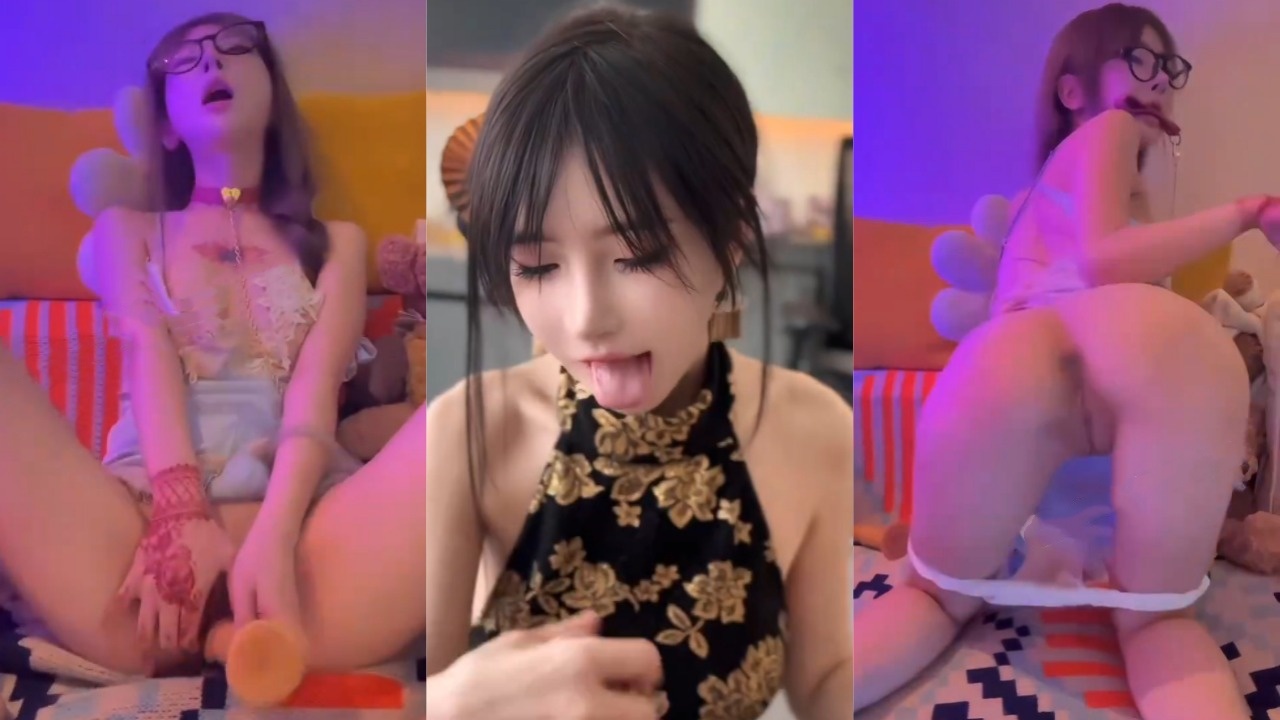 反差眼镜萝莉激情自慰 项圈和假屌在母狗身上让她显得更淫荡