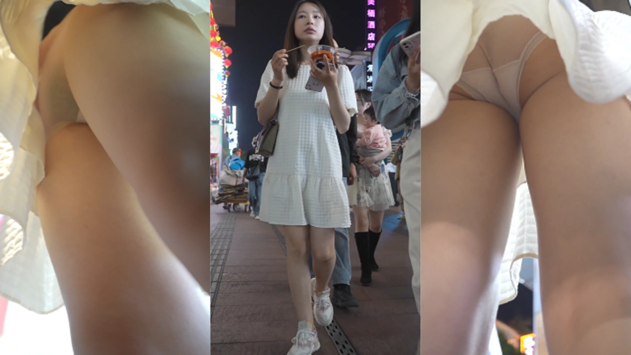 【户外抄底】和闺蜜一起逛街的漂亮小姐姐 宽松连衣裙 半透明内内 曲线饱满好像撞击