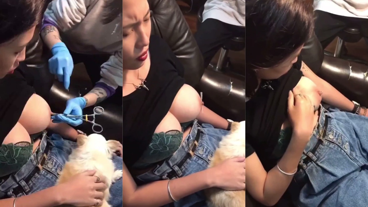 川渝美暴龙直播穿孔打乳环 白嫩美乳饱满诱人 乳头突起不知是疼的还是爽的