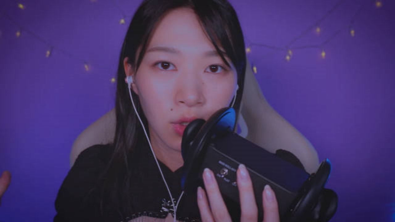 黑衣姑娘的舔耳声彷佛在低低亲吻着耳垂