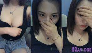 母女倆KTV約啪社會小哥,老媽40多歲風韻猶存,小哥有點戀母,後入爆艹熟婦