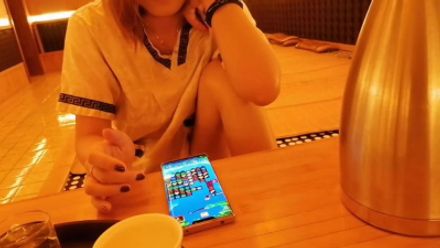 少妇汗蒸房露出发骚，带去卫生间操