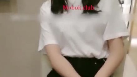 大叔高價每月3萬元包養的在校考研妹❤️長相清純