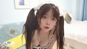 大奶蘿莉女僕小包子悉心照顧主人 滿足所有要求